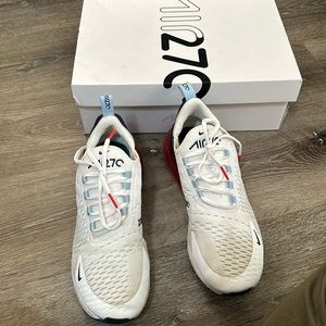 Barely worn Nike Airmax 270